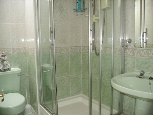 Upstairs Shower Room / Toilet - Bed and Breakfasts Edinburgh
