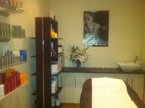 Professional, warm welcoming salon - Beauty Salons Glasgow