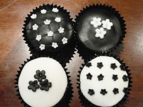 Black and white flower cupcakes - Occasion Cake Makers Chessington