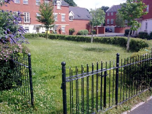 Just a small part of gardens in a close in cardiff before work i did for management company. - Home and Garden Maintenance Companies Cardiff