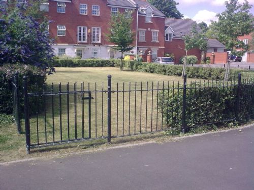 Just a small part of gardens in a close in cardiff after work i did for management company. - Home and Garden Maintenance Companies Cardiff
