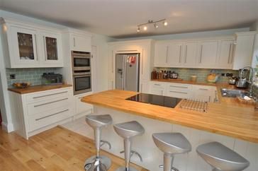 Cream kitchen worktop ideas