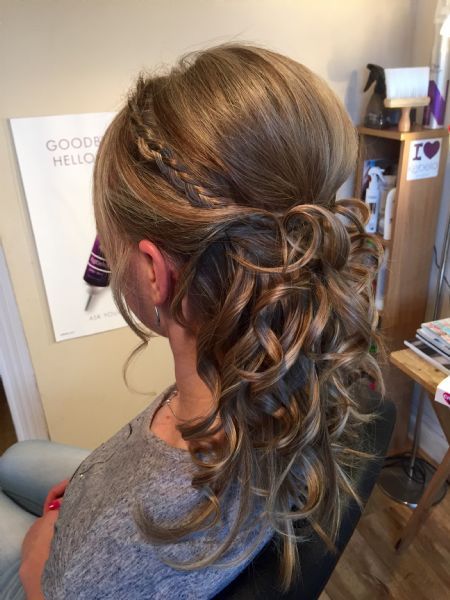 Creative Freelance Hairstylist - Mobile Hairdresser in 