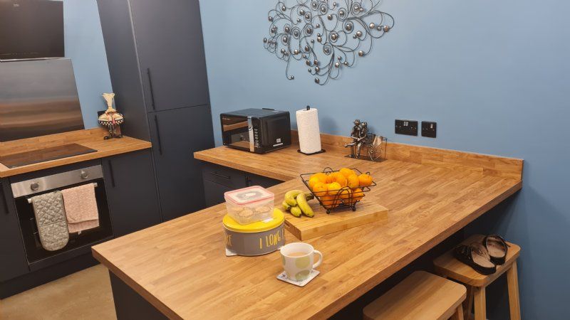 Kitchen breakfast bar fitted.