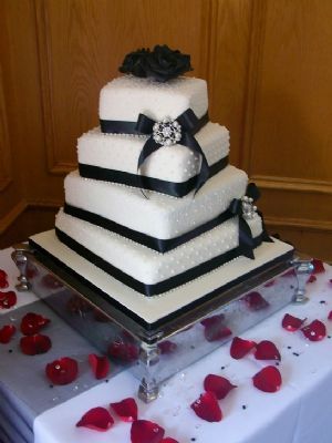 Elite Cake Designs Ltd - Wedding Cake Maker in Shirley ...