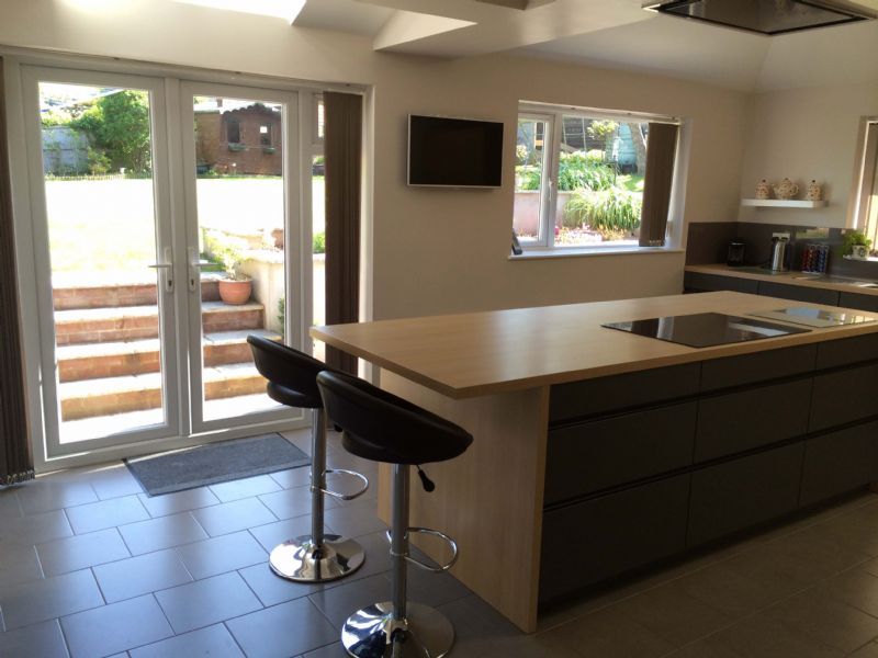 A nice spacious kitchen.