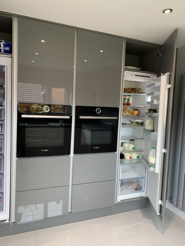 Bretts True Handleless kitchen with all integrated appliances.