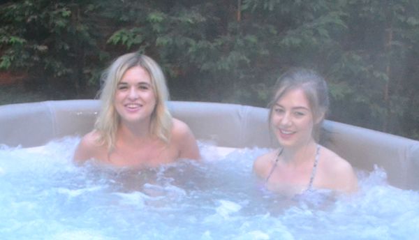 Hot Hot Tub Nude Girls Scenes