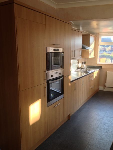 Strata oak with Lunar Night HD worktops.