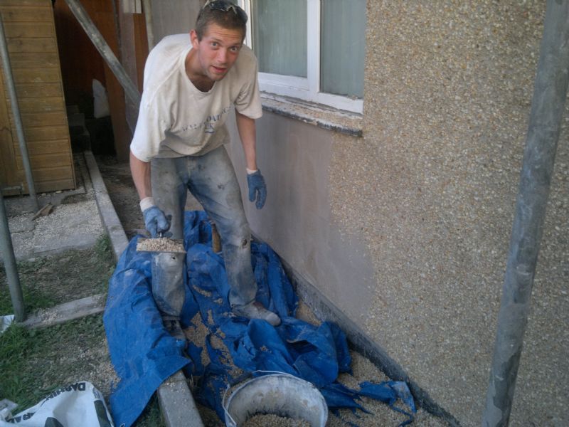 Pebble dashing with barleycorn aggregate. We spray apply the receiving coat (buttercoat) rule flat and then spray apply the pebbles to an even, uniform finish,
