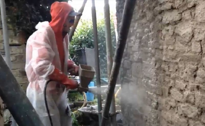 Spraying NHL lime render