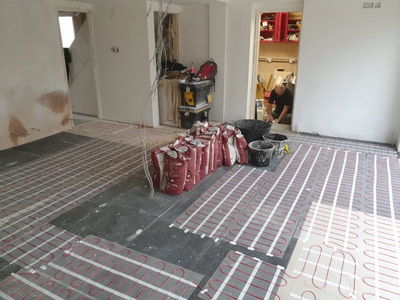 Electricians leeds, builders leeds, plasterers leeds, painters leeds, gas plumbers leeds, tilers leeds, joiners leeds mps ltd 0113 3909670 full house rennovations leeds mps house rewires leeds.