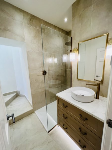 Dunrobin Court - Bathroom.